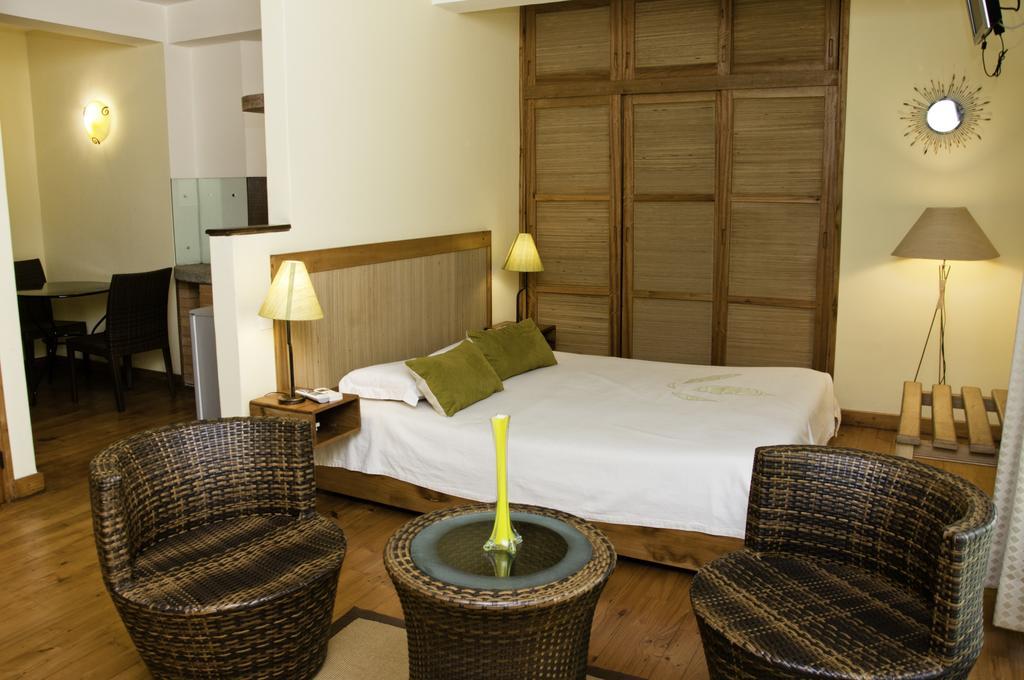 Hotel Restaurant Le Combava Antananarivo Dış mekan fotoğraf