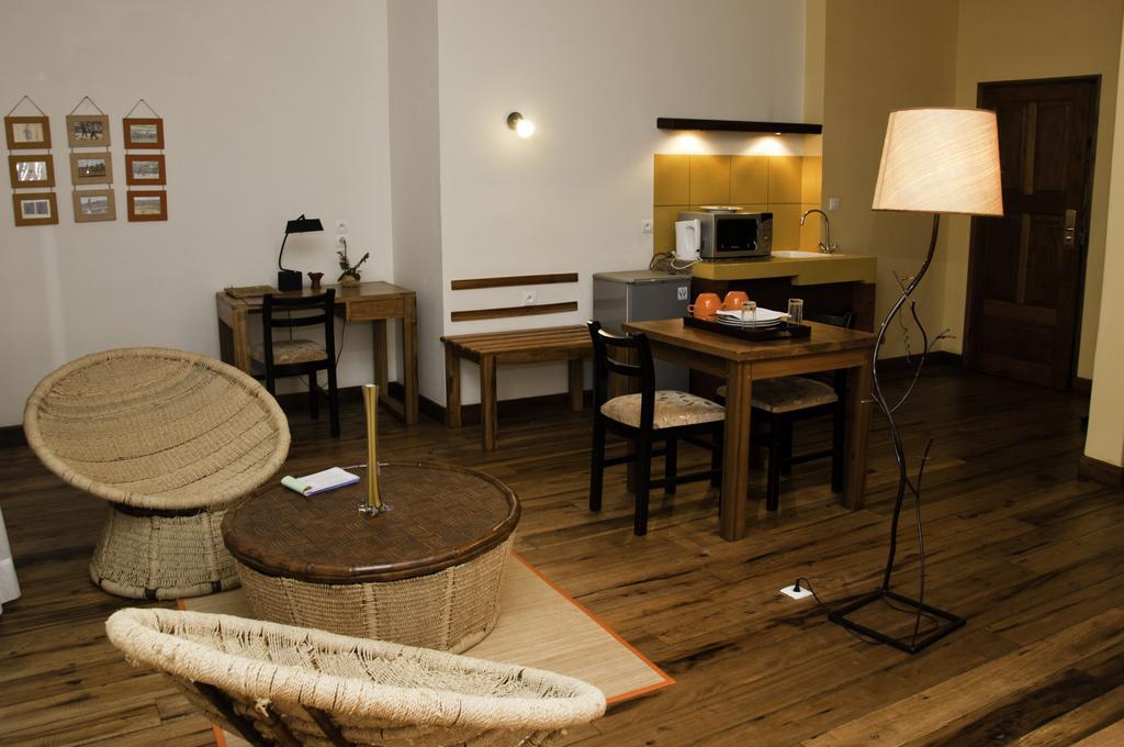Hotel Restaurant Le Combava Antananarivo Oda fotoğraf
